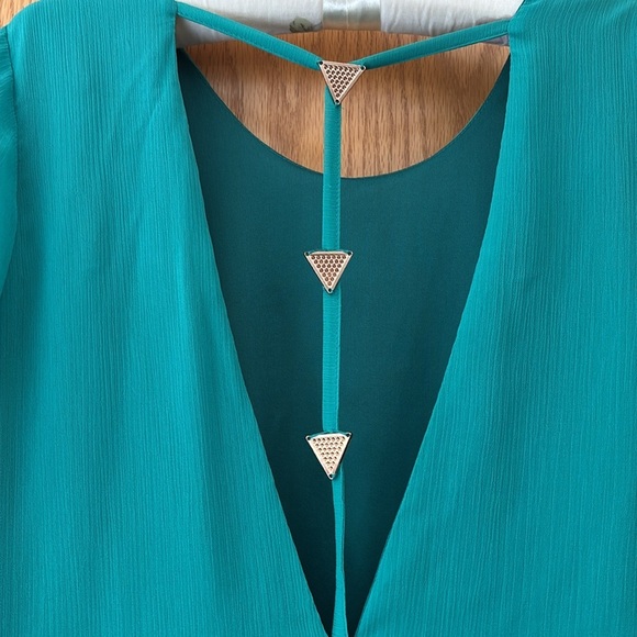 Buckle “Paper Crane” Dressy Emerald Top- Size Small - Picture 4 of 10